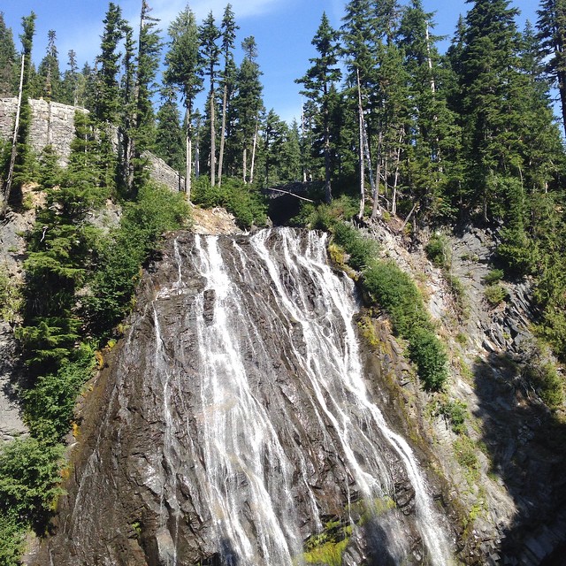 Waterfalls everywhere! #flomanda ️